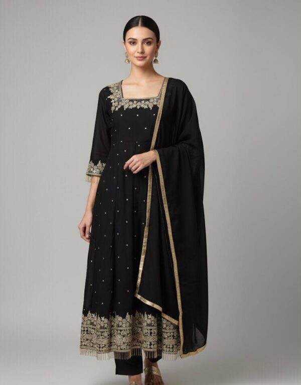 Black Embroidered Rich Set Kurti